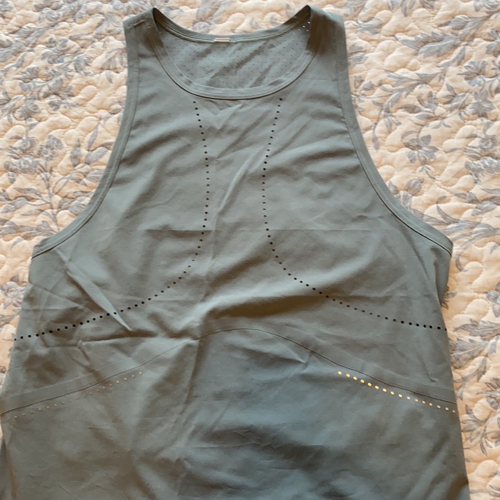 Lululemon tank top